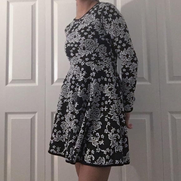 Dress - Picture 4 of 5